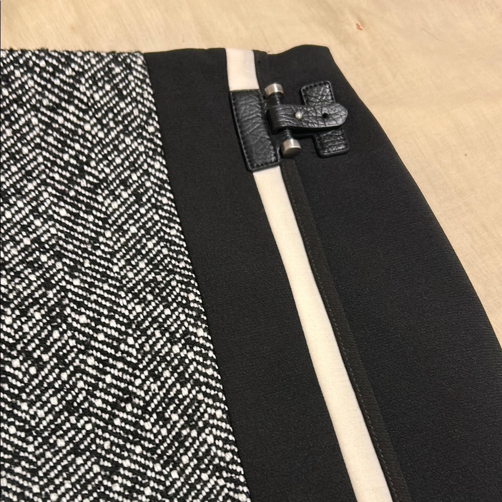 White House Black Market Black and White Pencil Skirt - Picture 3 of 5